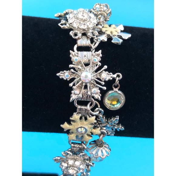 Kirks Folly " Flurries" Snowflake Charm Bracelet - Picture 4 of 5